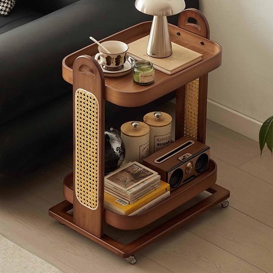 Bamboe bijzettafel met 2 niveaus, 360° stille wielen en bodem rotan opslag, sofa nachtkastje voor slaapkamer